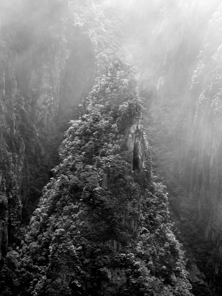 Jon Wyatt Photography - Huangshan mountains in mist, Anhui Province, China