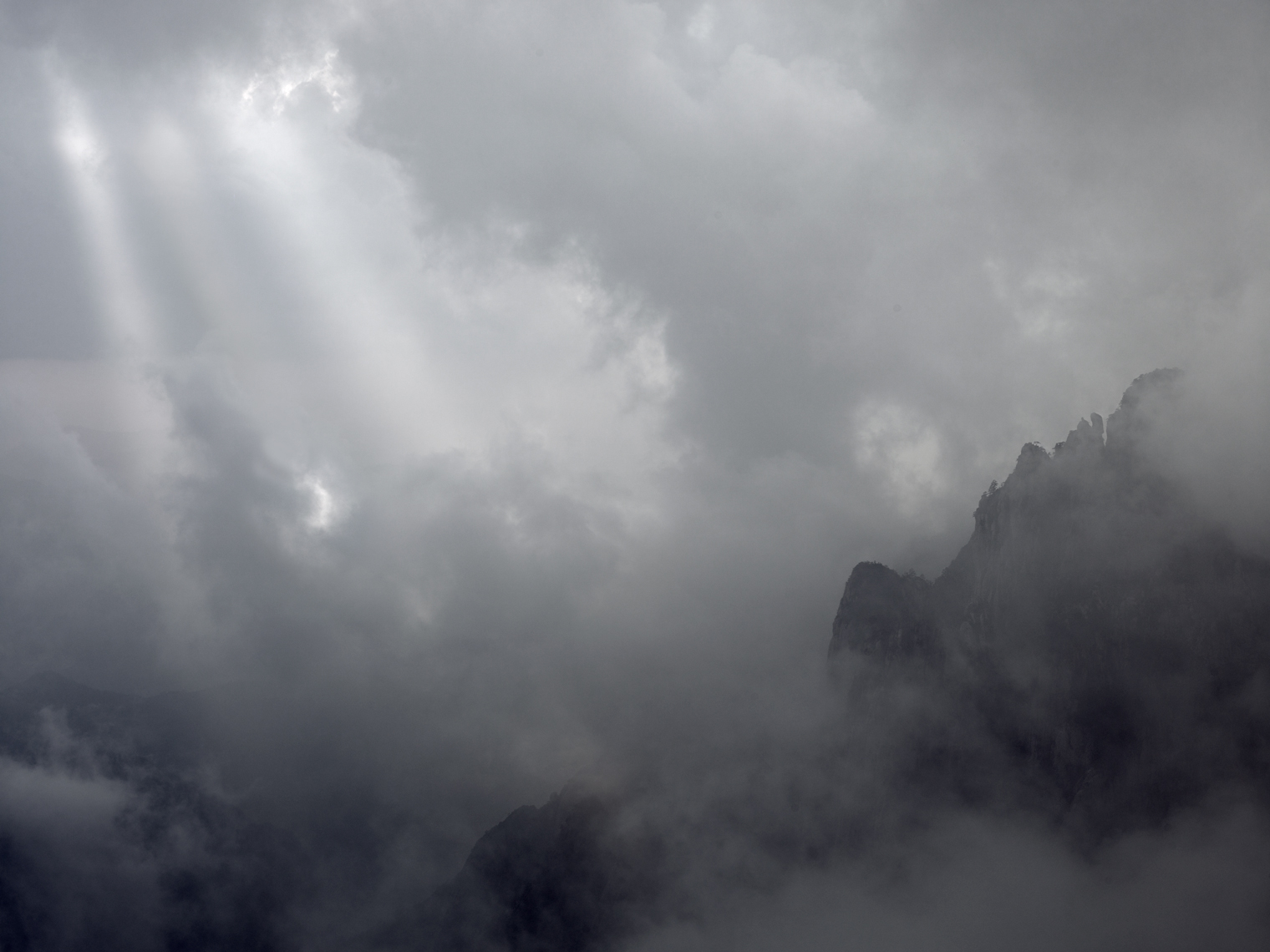 Jon Wyatt Photography - Mists and Huangshan Mountains, Anhui, China