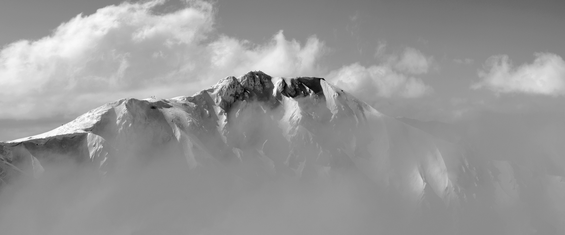 Jon Wyatt Photography - Snowy ridge with mist, Jasna, Slovakia 